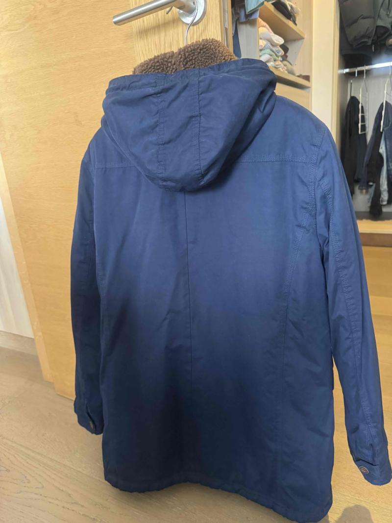 Chaqueta azul con capucha de peluche - 2