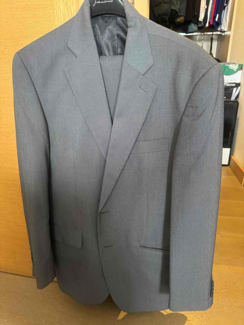 Traje gris elegante - 1