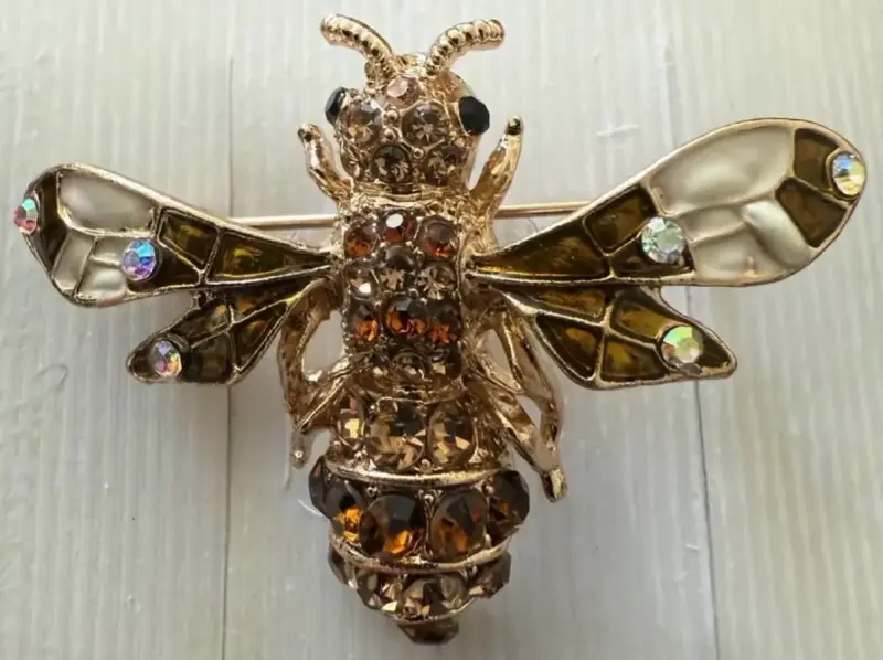 Broche en forma de abeja dorado