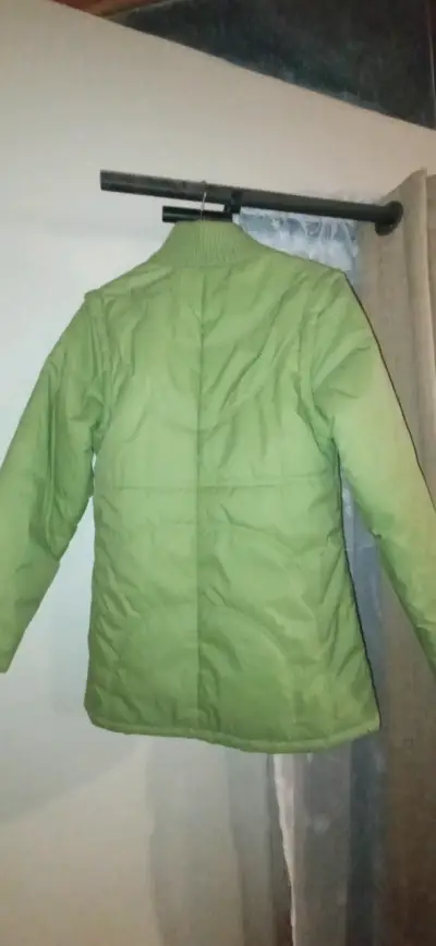 Chaqueta verde acolchada - miniatura 2