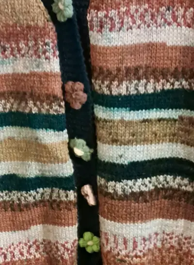 Cardigan de lana con botones - miniatura 5
