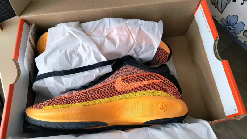 Zapatillas deportivas naranjas - 1