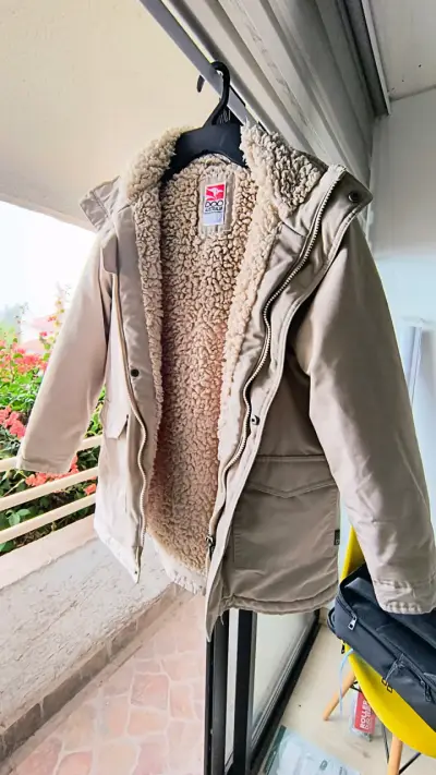 Parka beige con forro de chiporro - miniatura 2
