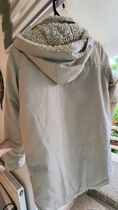 Parka beige con forro de chiporro - miniatura 3