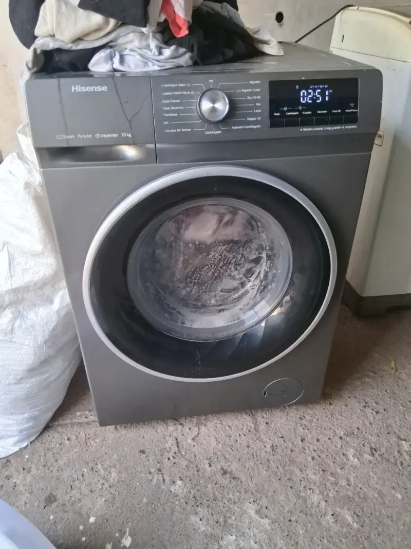 Lavadora secadora Hisense 10 kg usada - 1