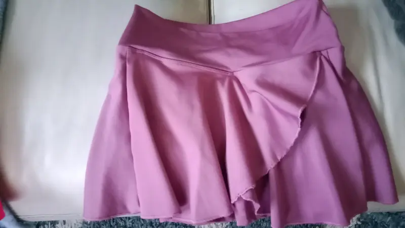 Falda corta rosa deportiva - 1