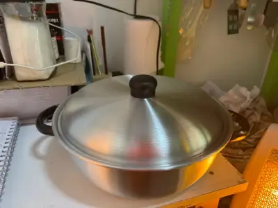 Freidora de aluminio con tapa - miniatura 1