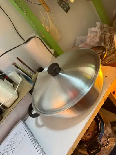 Freidora de aluminio con tapa - miniatura 2