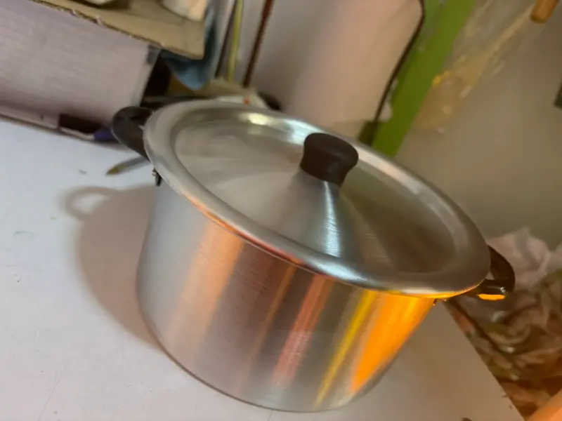 Olla de aluminio con tapa #16