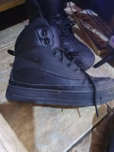 Botas negras impermeables nike 36.5 - miniatura 3