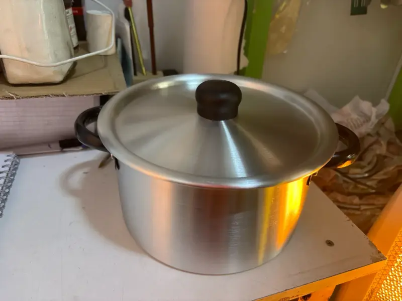 Olla de aluminio con tapa #20 - 1