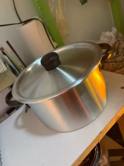 Olla de aluminio con tapa #20 - miniatura 2