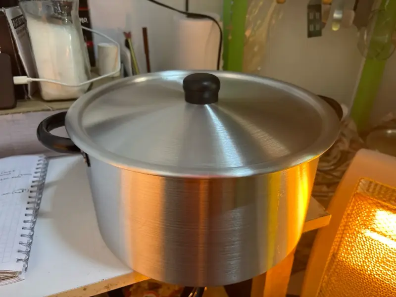 Olla de aluminio con tapa #28 - 1