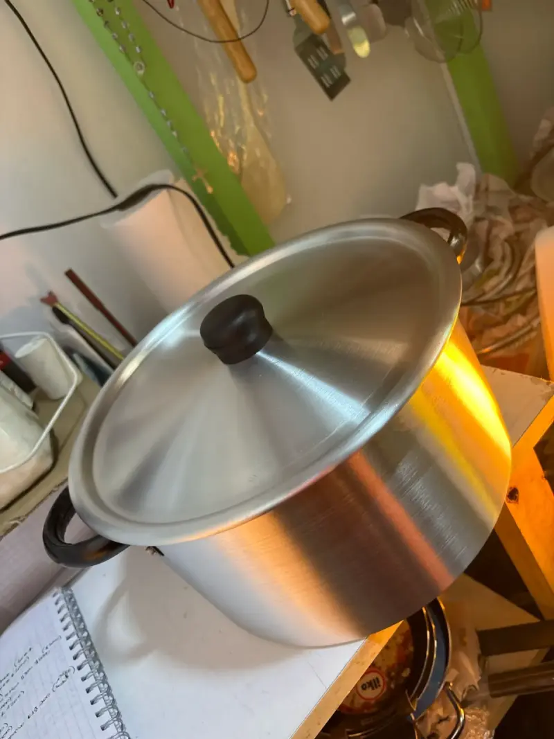 Olla grande de aluminio con tapa #26 - 2