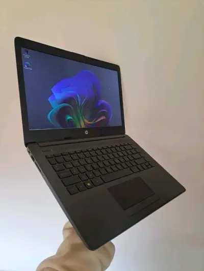 Notebook HP i5 con 8GB de ram - miniatura 1