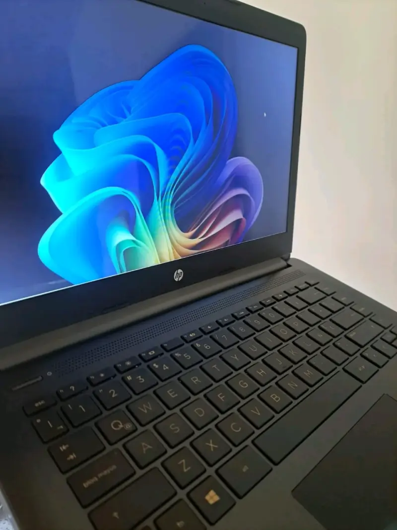 Notebook HP i5 con 8GB de ram - 3