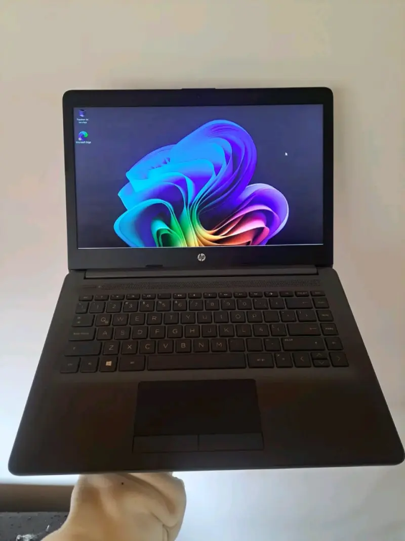 Notebook HP i5 con 8GB de ram - 4