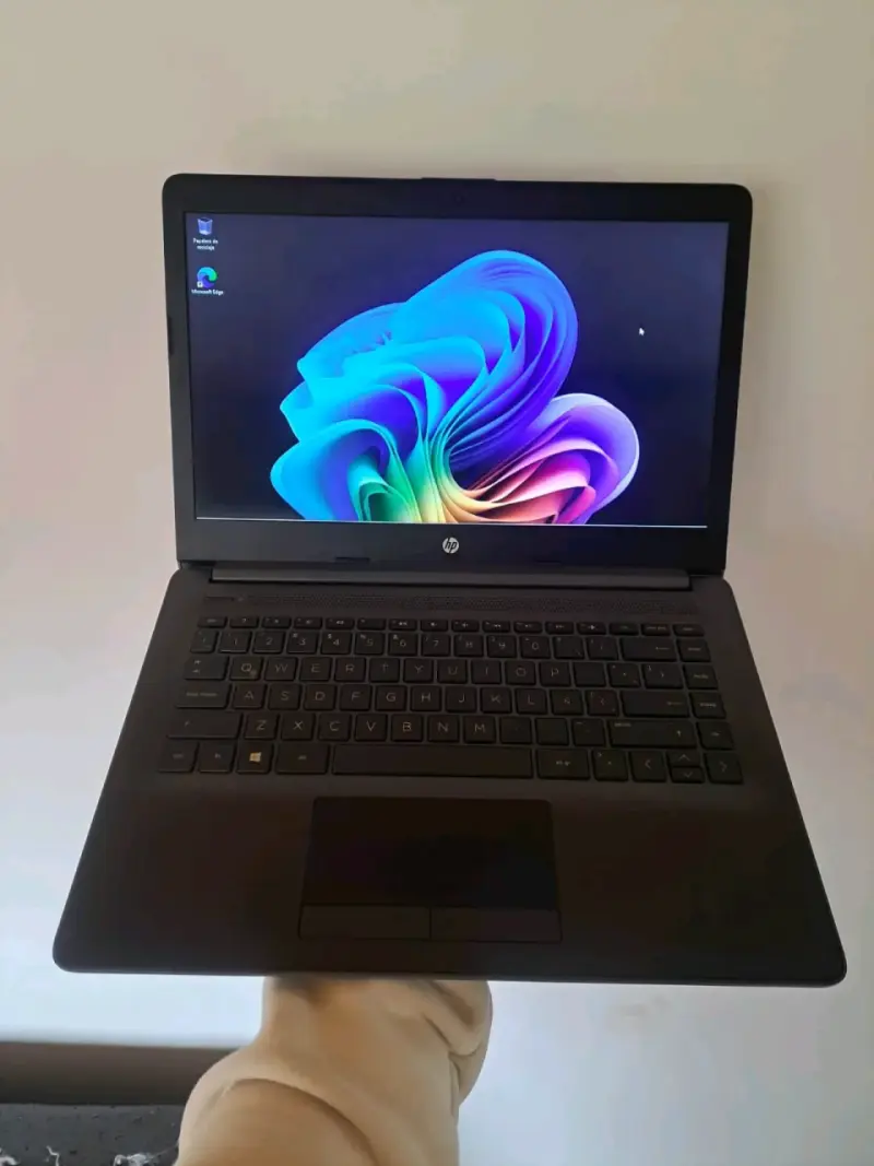Notebook HP i5 con 8GB de ram - 5