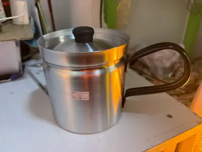 Jarro lechero de aluminio con tapa - miniatura 1