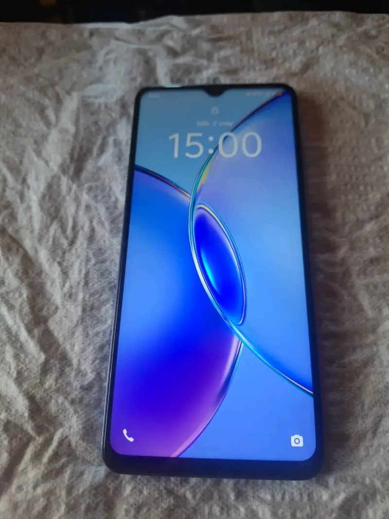 Celular vivo Y27 con cable de cargador original - 2