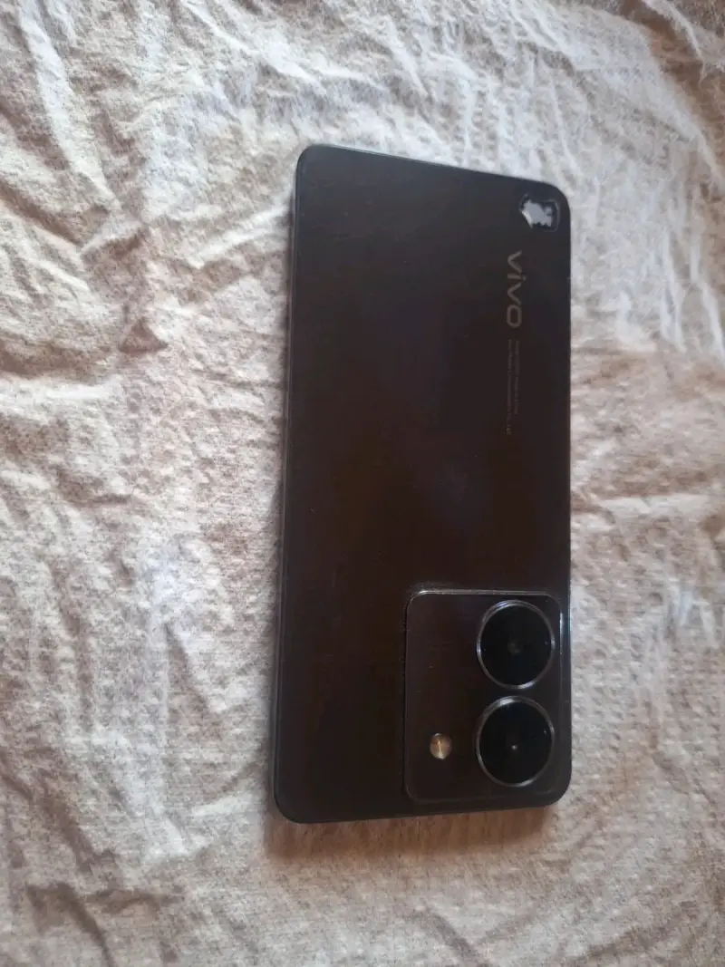 Celular vivo Y27 con cable de cargador original - 3