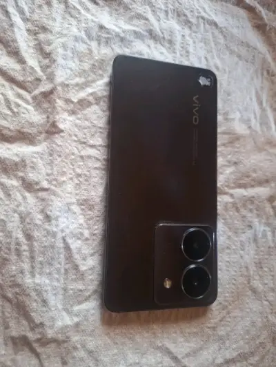 Celular vivo Y27 con cable de cargador original - miniatura 3