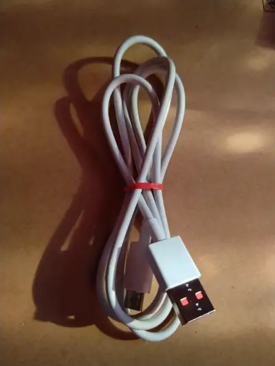 Celular vivo Y27 con cable de cargador original - miniatura 4