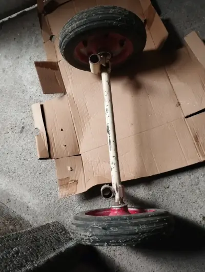 Ruedas con eje ideal para un carro - miniatura 1