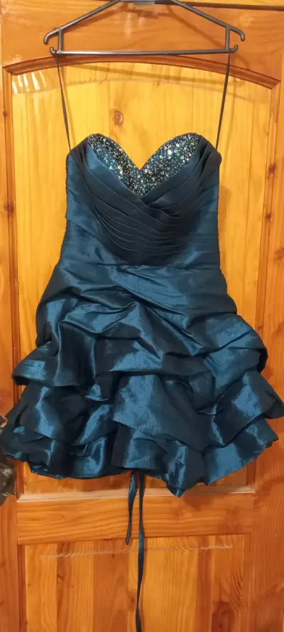 Vestido strapless verde botella con lentejuelas - miniatura 1