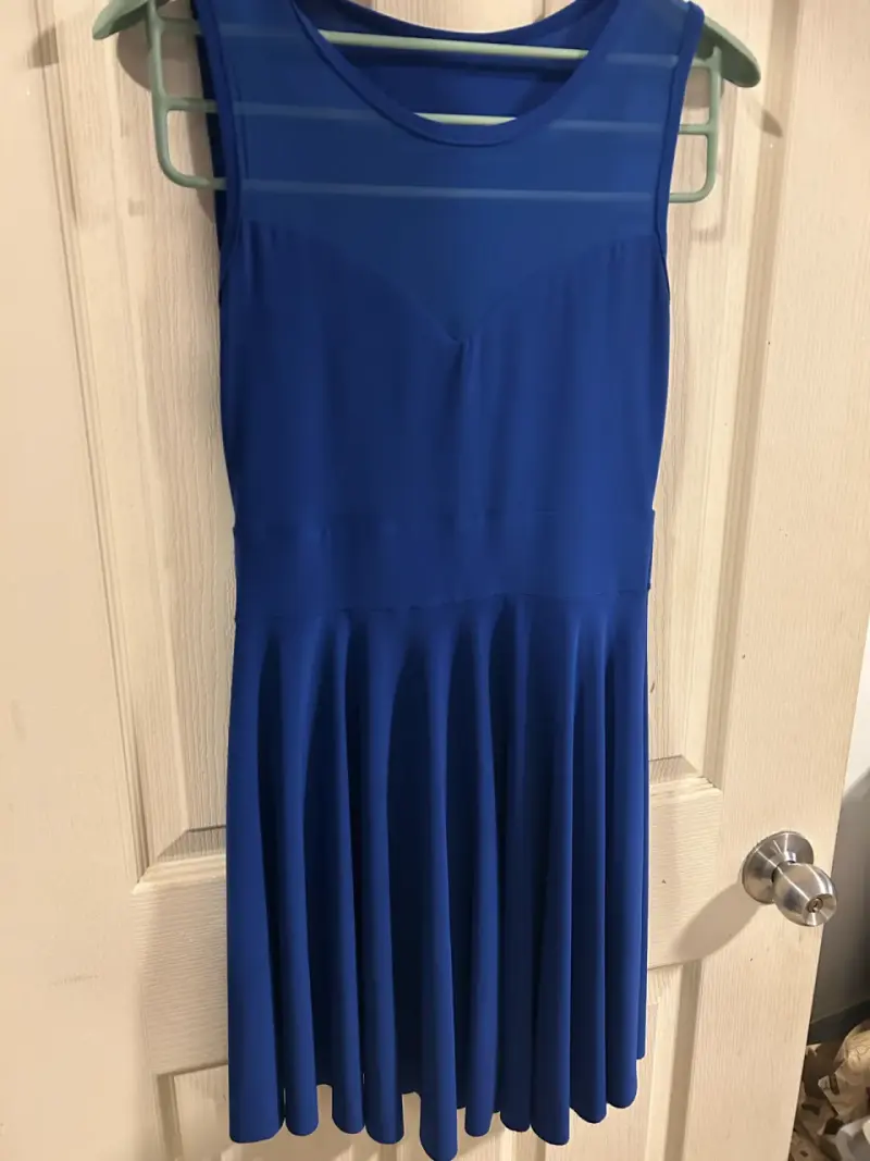 Vestido azul sin mangas