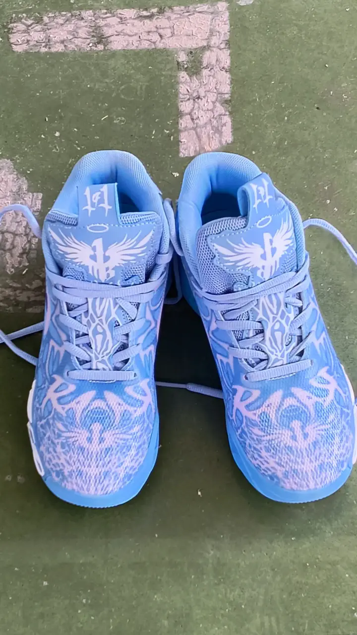 Zapatillas deportivas azules con diseño - 1
