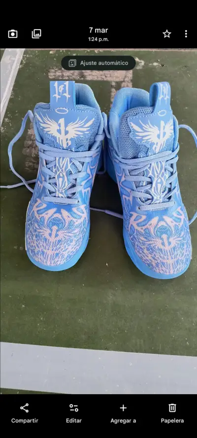 Zapatillas deportivas azules con diseño - miniatura 2