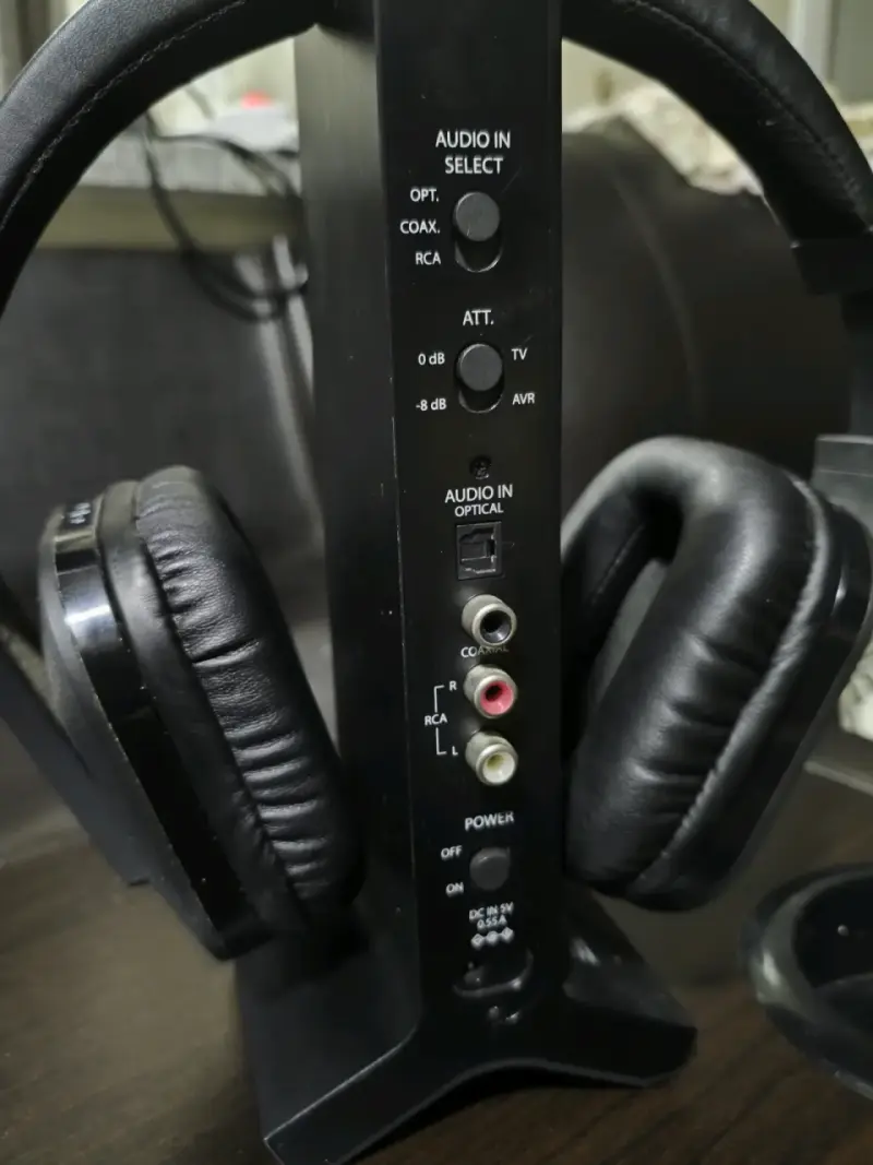 Audífonos inalámbricos con base - 2