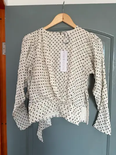 Blusa blanca de lunares - miniatura 1