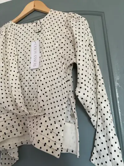 Blusa blanca de lunares - miniatura 3