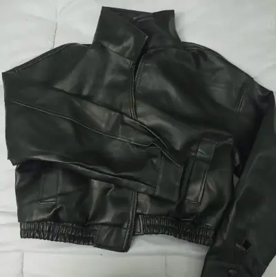 Chaqueta de cuero negra - miniatura 1