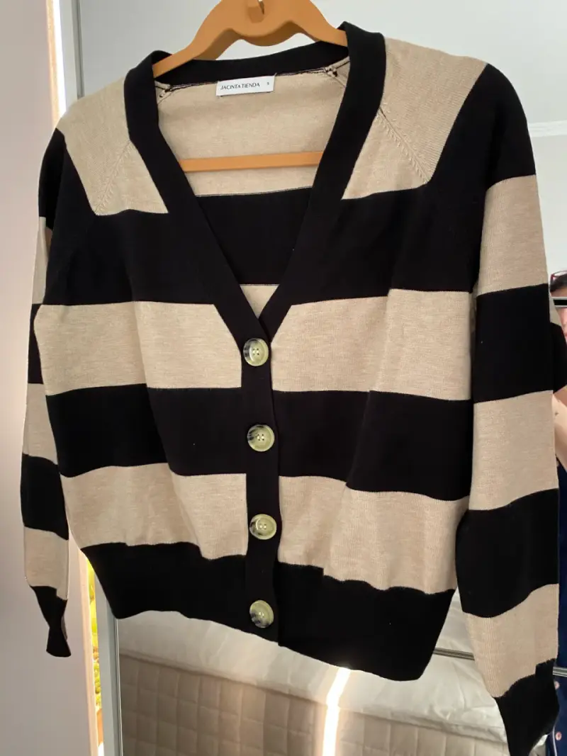 Suéter a rayas negro y beige - 5