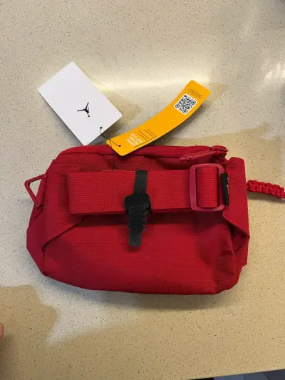 Neceser rojo marca Jordan - miniatura 2