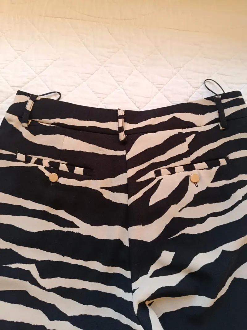 Pantalon Basement animal print blanco y negro - 2