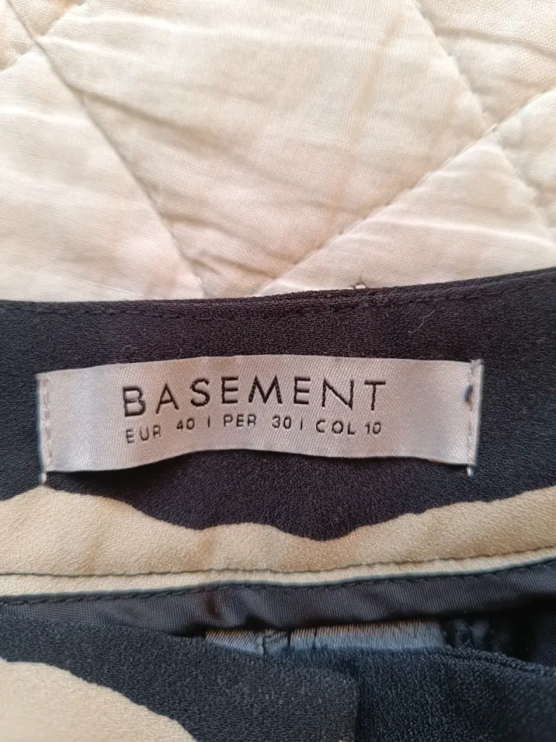 Pantalon Basement animal print blanco y negro - 3