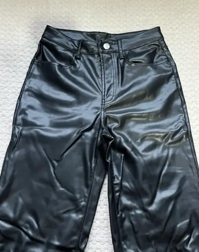 Pantalones de cuero negros - miniatura 2