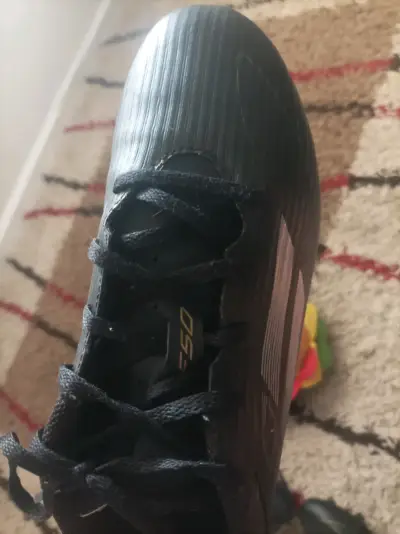 Zapatos deportivos negros f50 de futbol pasto natu - miniatura 1