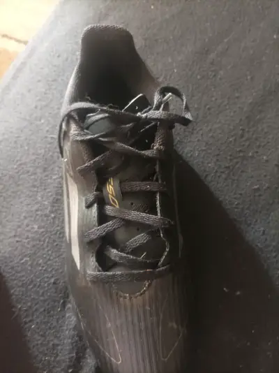Zapatos deportivos negros f50 de futbol pasto natu - miniatura 2