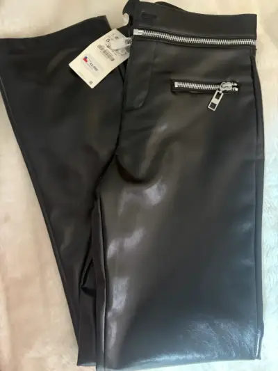 Pantalones negros efecto cuero - miniatura 1