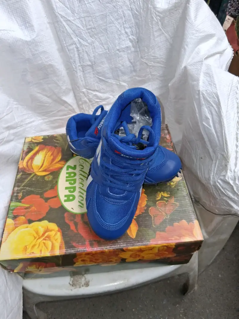 Zapatillas deportivas azules - 2