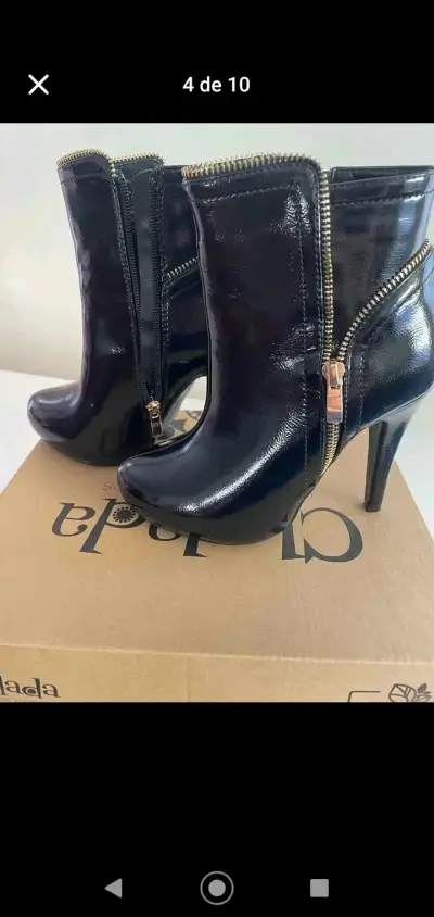 Botines negros con hebillas - miniatura 2