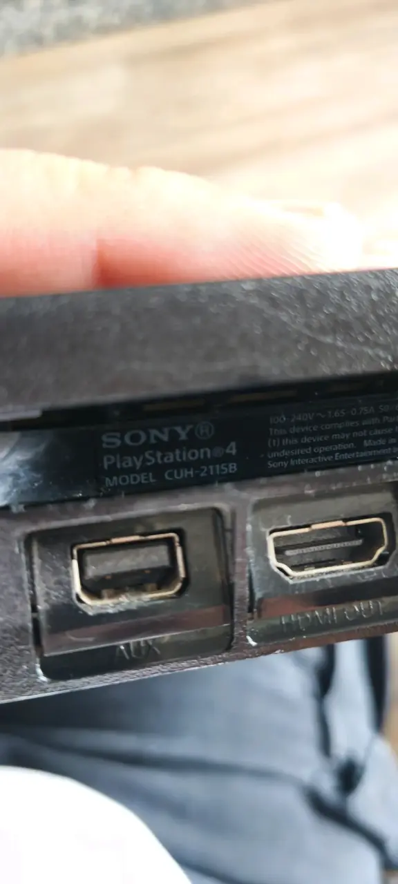 Consola PlayStation 4 con 2 mandos - 3