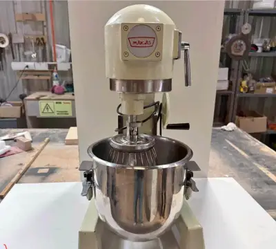 Batidora industrial Maigas horno sobadora - miniatura 1