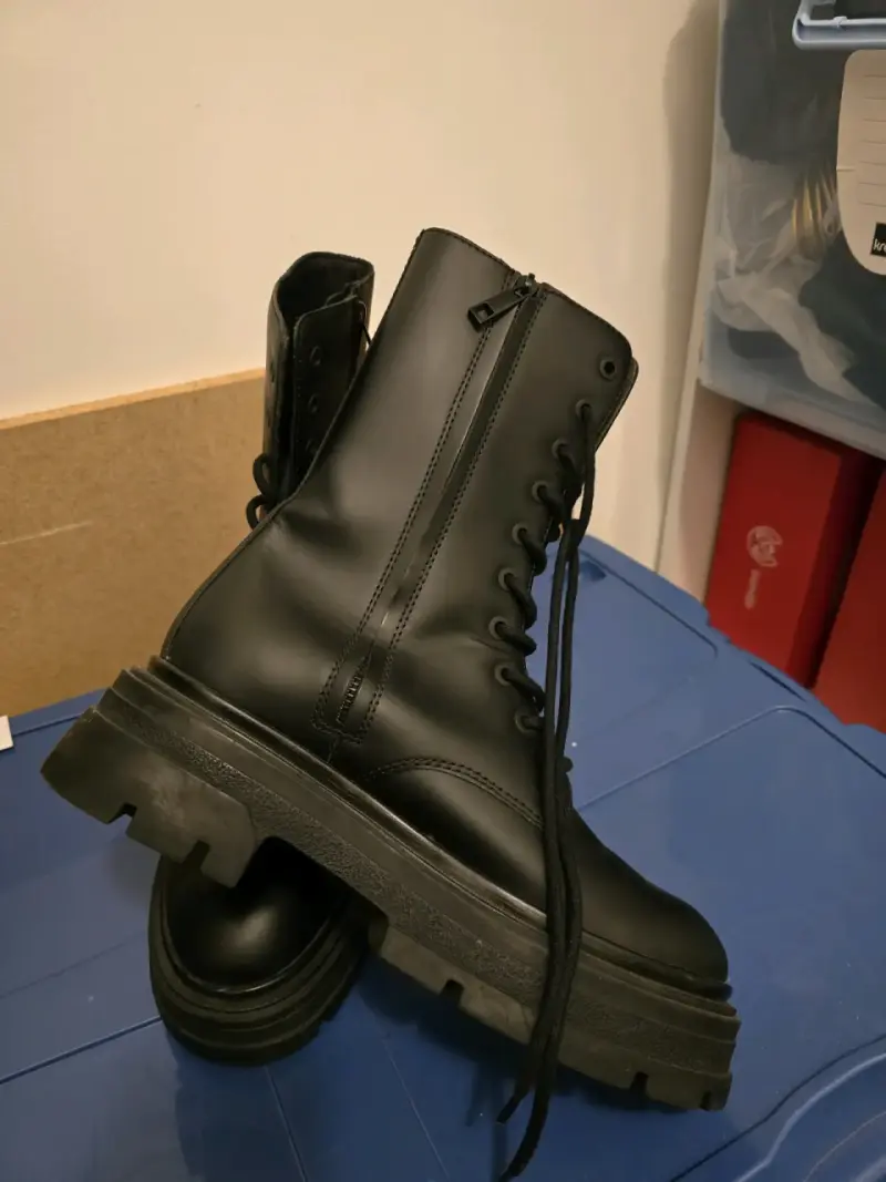 Botas negras con cierre - 3