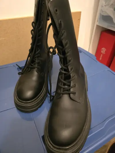 Botas negras con cierre - miniatura 4